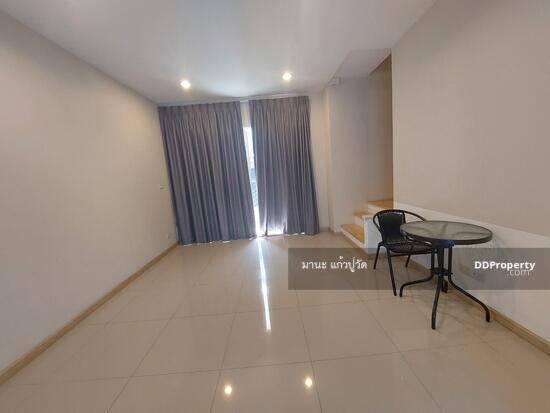 ให้เช่า ทาวน์โฮม3ชั้น 25ตรว. อยู่ติด ถนนใหญ่ ถนนรามอินทรา กม.12 ใกล้แม็คโคร ให้เช่า18,000/เดือน
